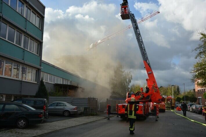 Mülheim an der Ruhr: Brand in Schreinerei