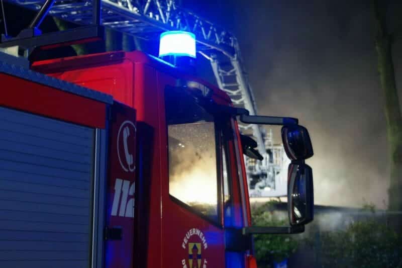 Dortmund: Brand in einem Batterieraum eines Gewerbebetriebes