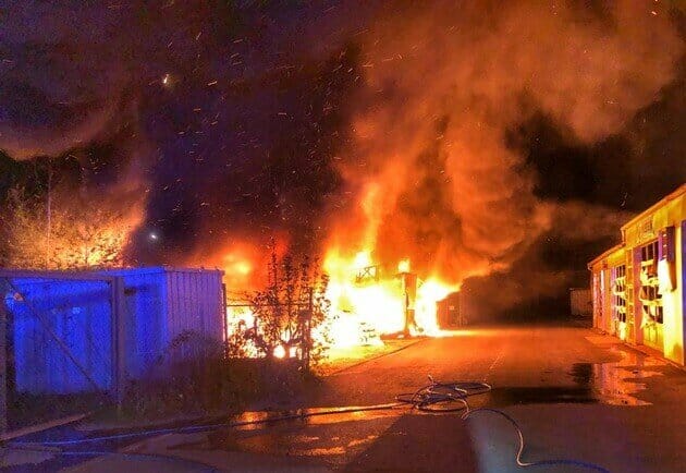 Gelsenkirchen: Feuer auf Gelände einer Kfz-Werkstatt