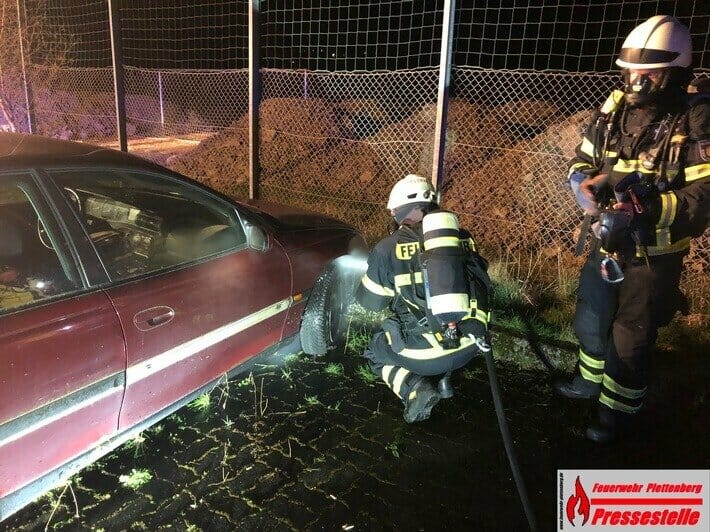 Plettenberg: Fahrzeugbrand - Feuerwehr verhindert Schlimmeres