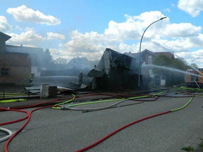 Rendsburg: Werkstattbrand in Wasbek