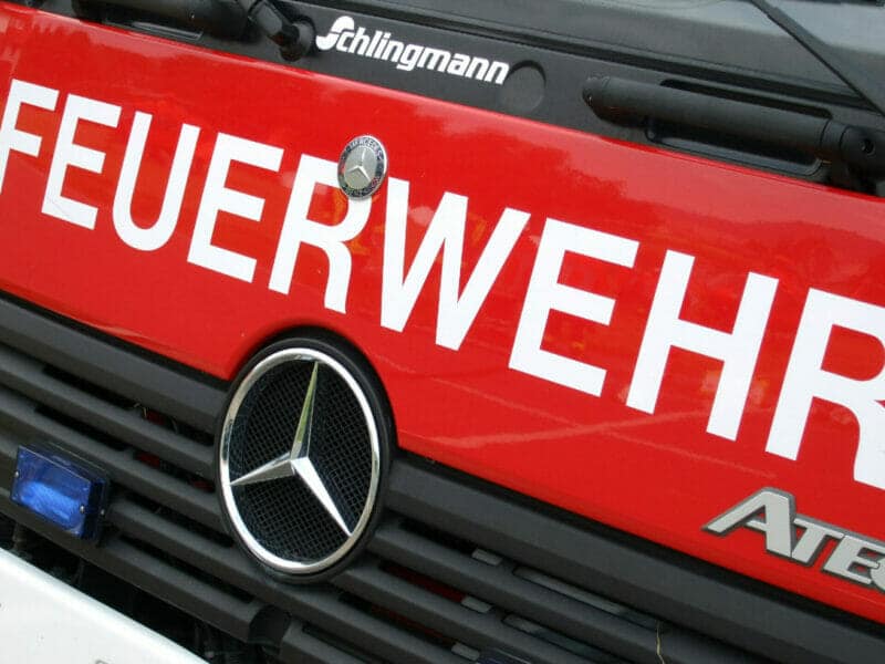 Düsseldorf: Pkw Brand auf der Autobahn beschäftigte die Feuerwehr
