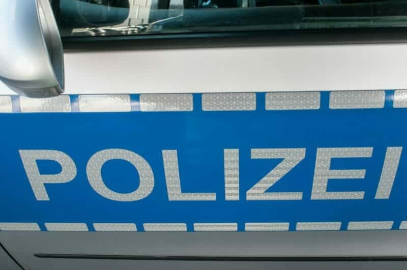 Aachen: Verfolgungsfahrt endet mit Verkehrsunfall vor Polizeipräsidium