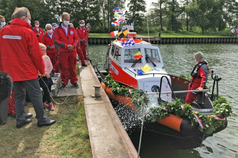 Neues Seenotrettungsboot der DGzRS in Ueckermünde auf den Namen EVA AHRENS-THIES getauft