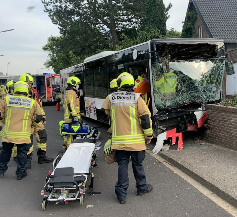 Stolberg: Verkehrsunfall mit Bus - Feuerwehrpresse.biz
