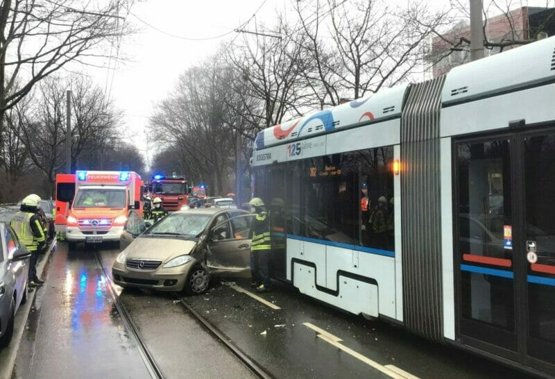 Bochum: Verkehrsunfall zwischen Straßenbahn und PKW