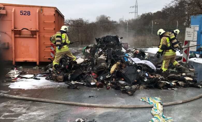 Bottrop: Feuer auf dem Recyclinghof Kirchhellen