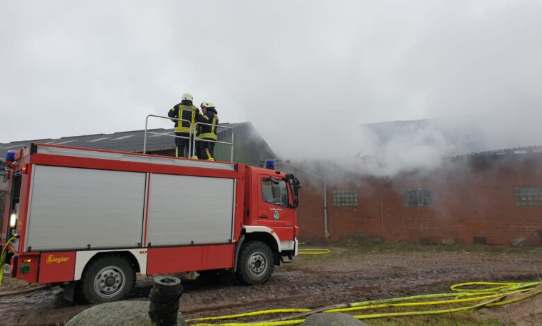Rendsburg: Feuer in leer stehendem Bauernhof in Königshügel