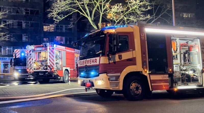 Neuss: Explosion im 13. Obergeschoss - Wohnung in Vollbrand
