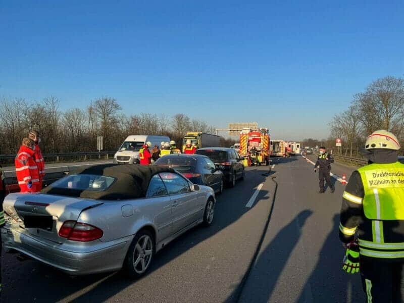 Mülheim an der Ruhr: A40 - Verkehrsunfall mit zwei verletzten Personen