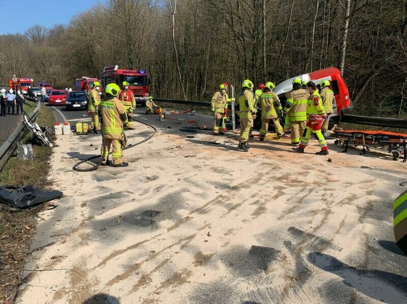 Stolberg: Zwei Schwerverletzte bei Unfall - Feuerwehrpresse - Das Blaulicht-Onlinemagazin seit 2003