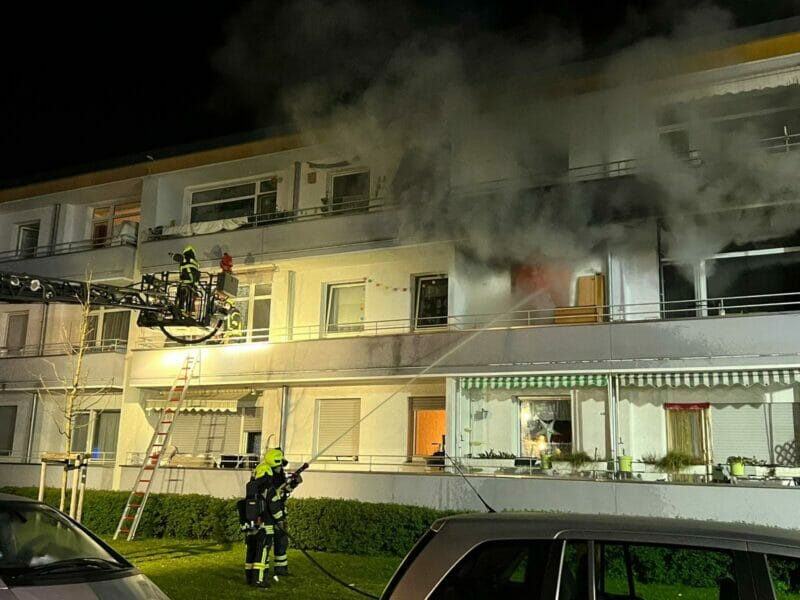 Sankt Augustin: Küchenbrand mit Rauchgasdurchzündung - drei Verletzte
