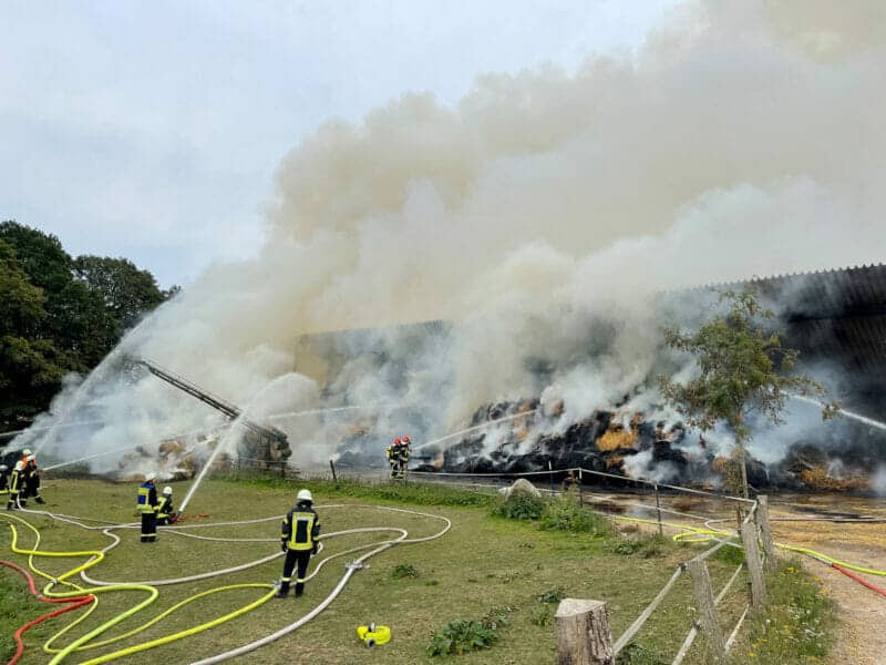 Rendsburg Brand im Heulager - Feuerwehr mit Großaufgebot im Einsatz