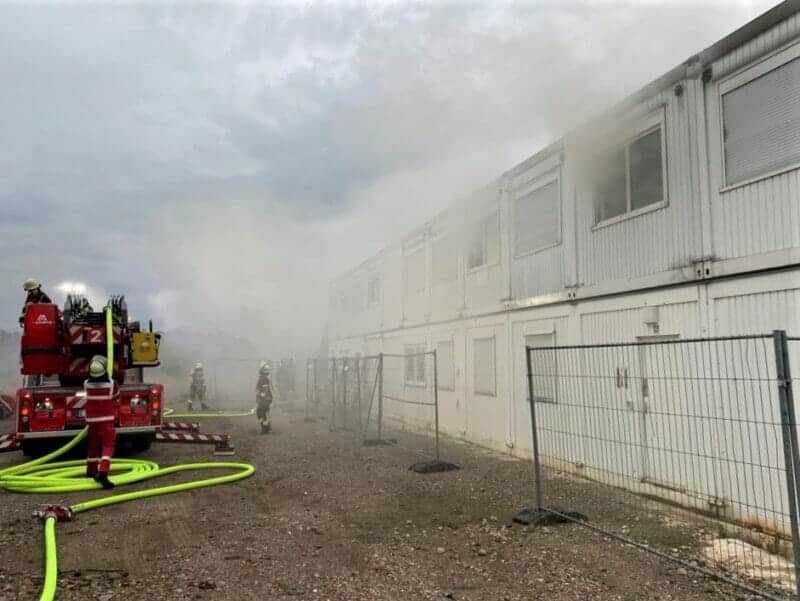 Essen: Bürocontainer brennt auf Baustellengelände - keine Verletzten