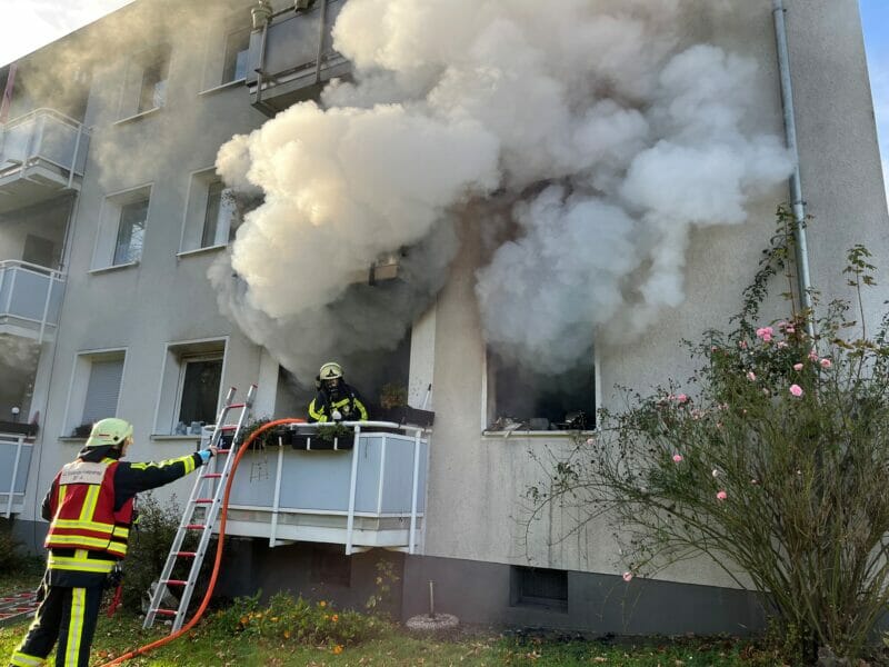 Bochum: Schwerverletzte Bewohnerin bei ausgedehntem Wohnungsbrand - Feuerwehrpresse.biz