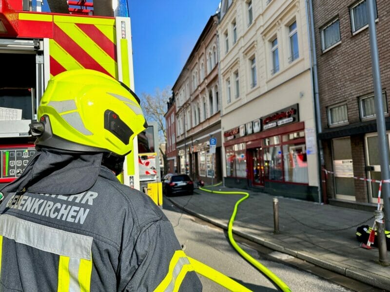 Gelsenkirchen: Brand mit Menschenleben in Gefahr in der Bochumer Straße - Feuerwehrpresse.biz