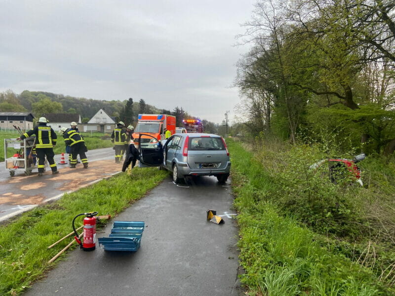 Königswinter: Verkehrsunfall auf Pleistalstraße - Feuerwehrpresse.biz