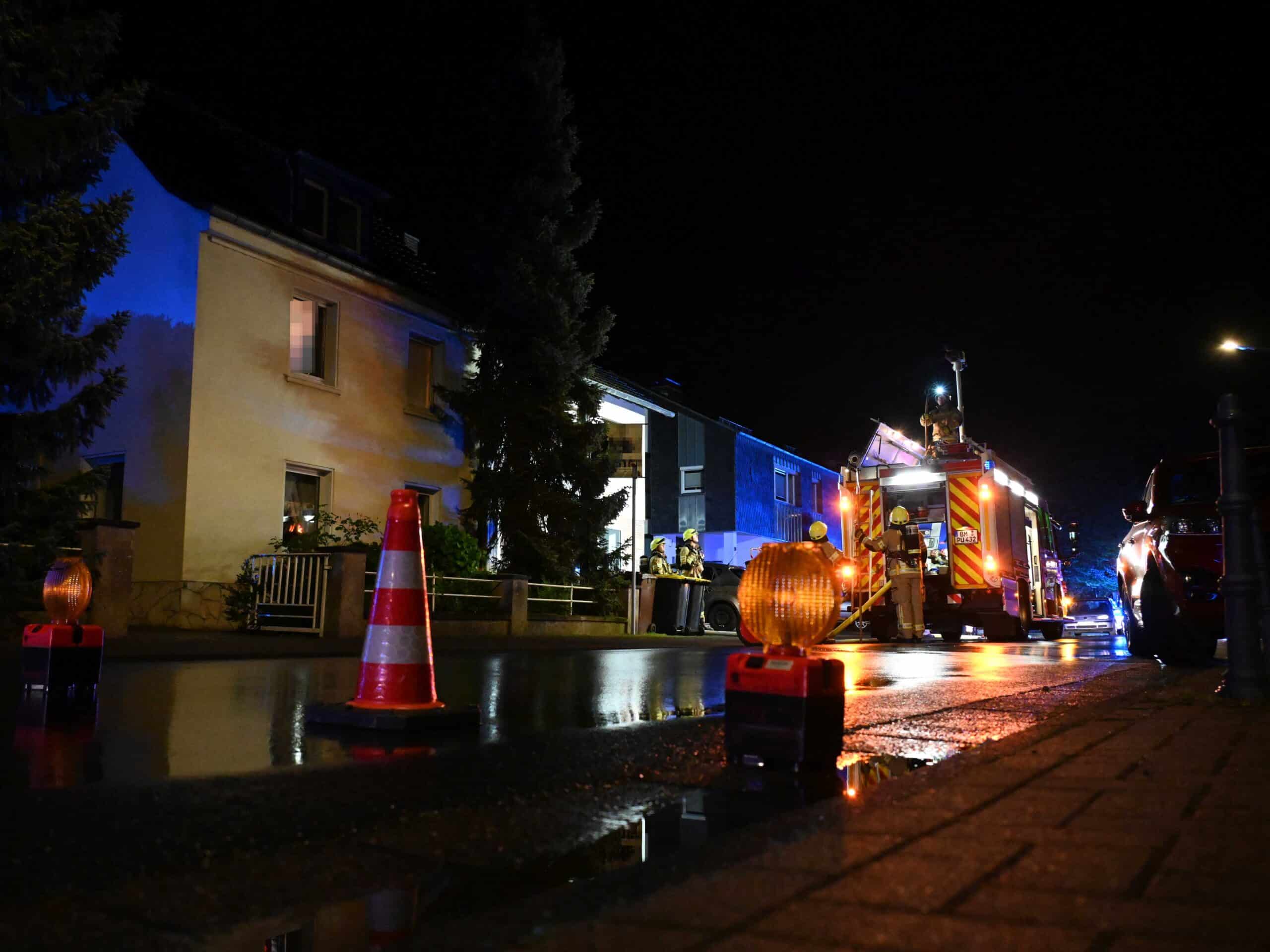 Pulheim: Gartenlaube brannte in der Nacht komplett aus