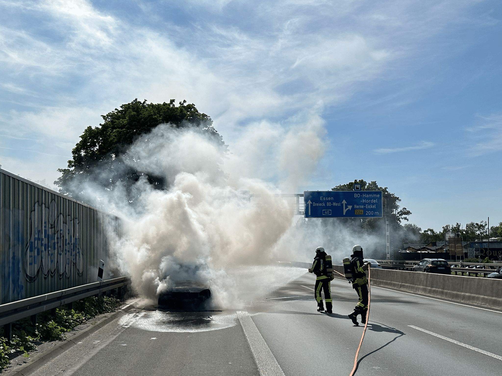 Bochum: Fahrzeugbrand auf der BAB 40