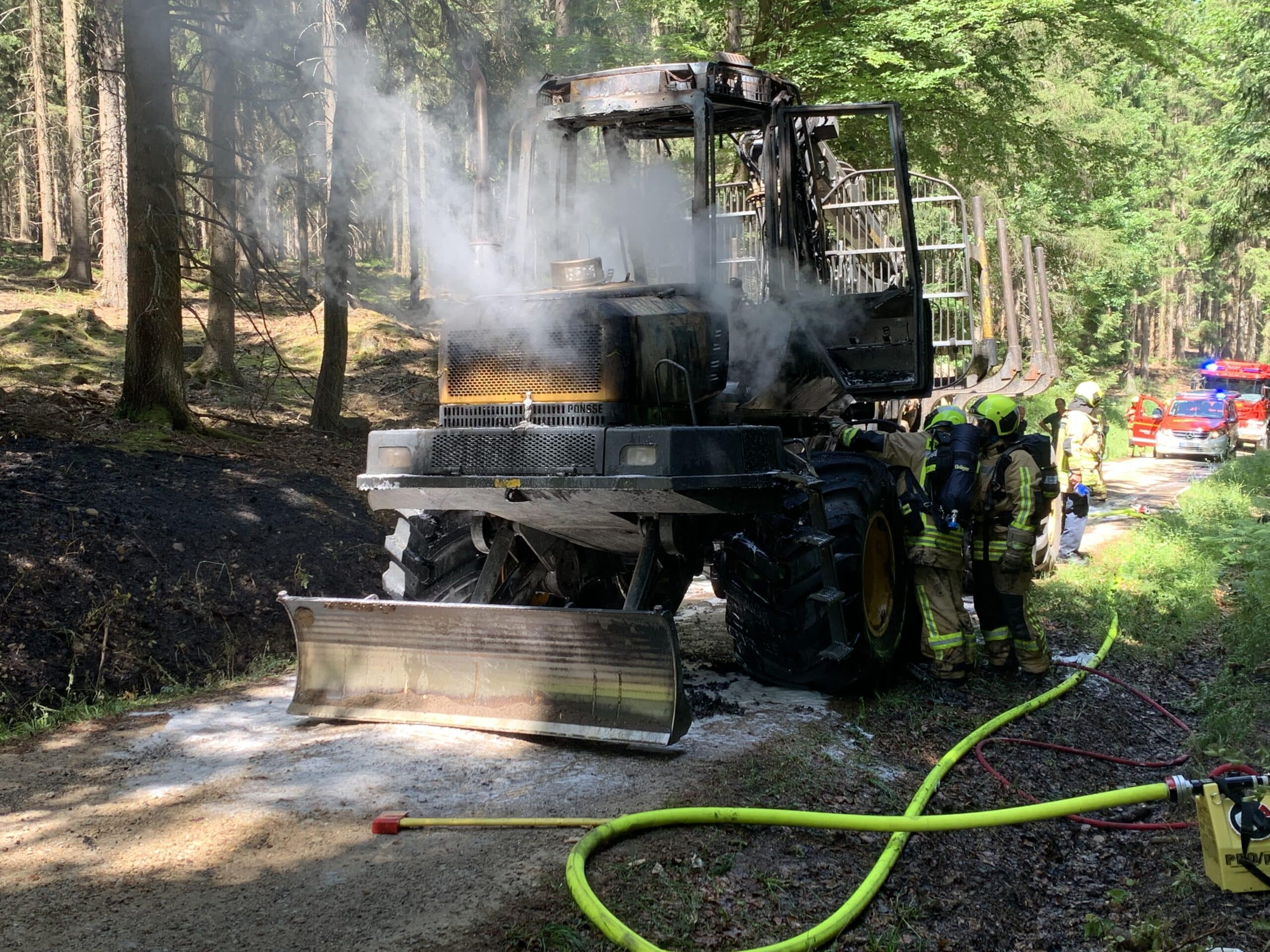 Stolberg: Brand eines Rückeschleppers im Wald