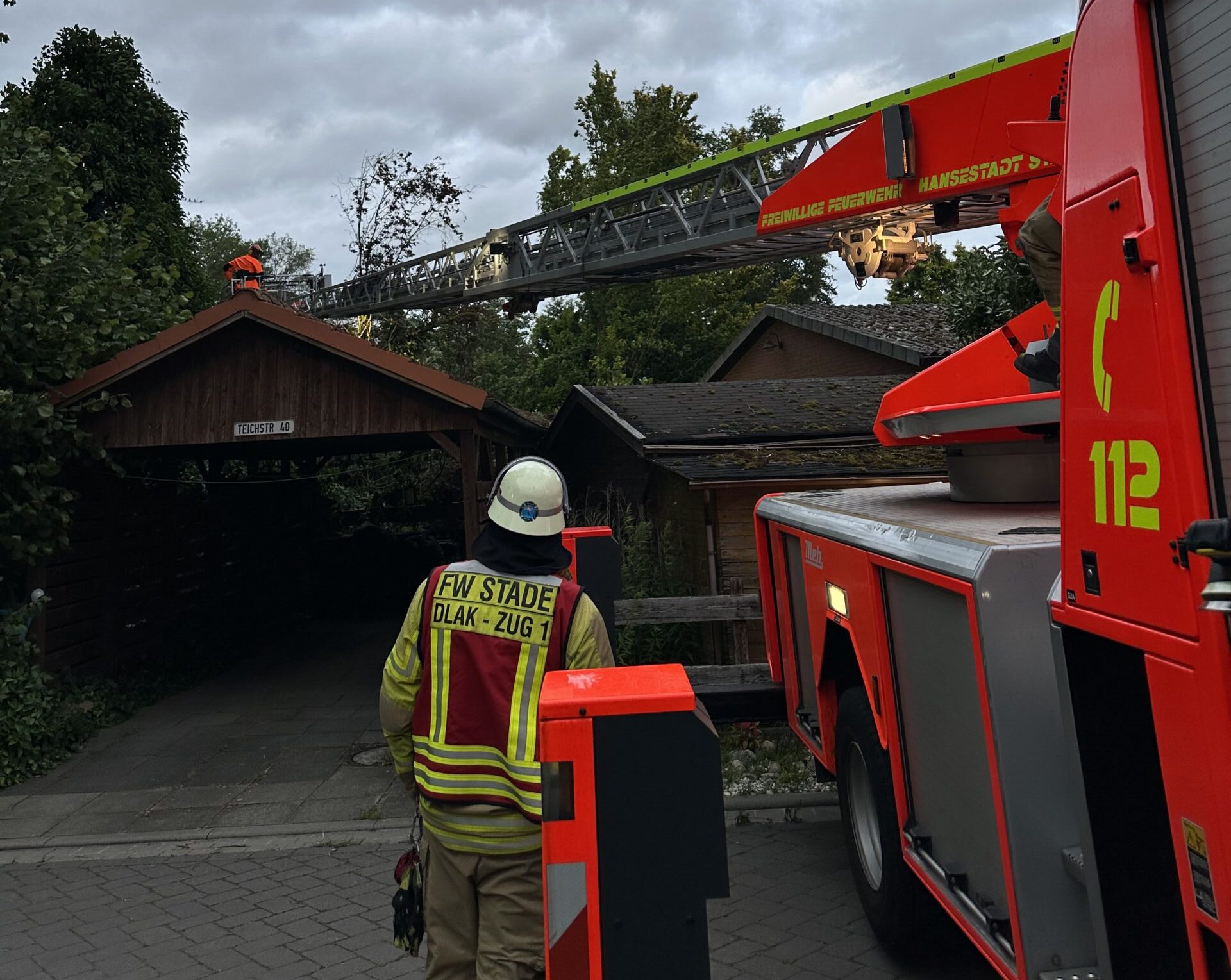 Fredenbeck: Sturmtief "Poly" sorgt für viel Arbeit für die Feuerwehr