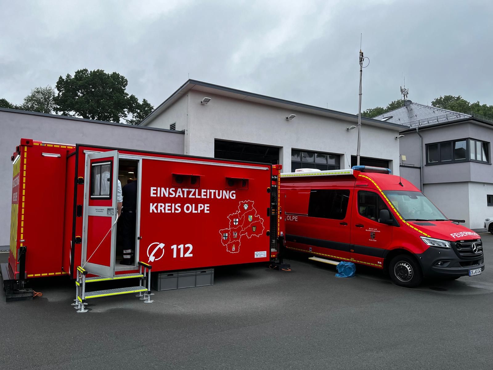Kirchhundem: Führungskräfte von Feuerwehr und Hilfsorganisationen arbeiteten Hand in Hand