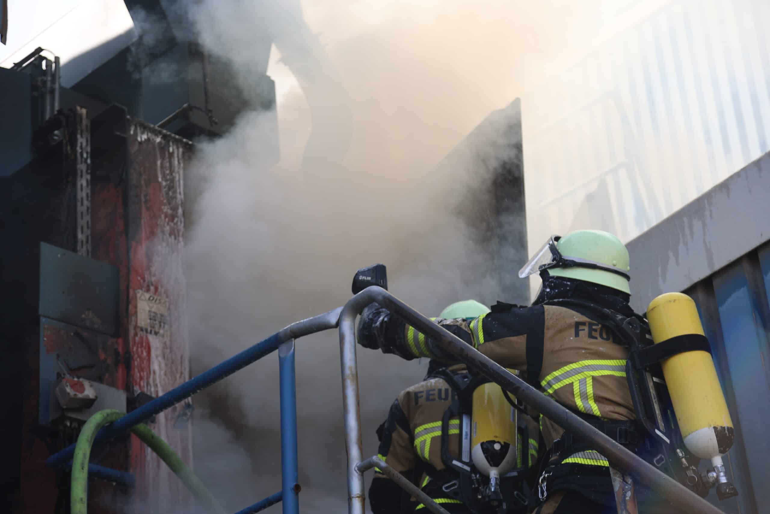 Essen: Brand in einem Industriebetrieb