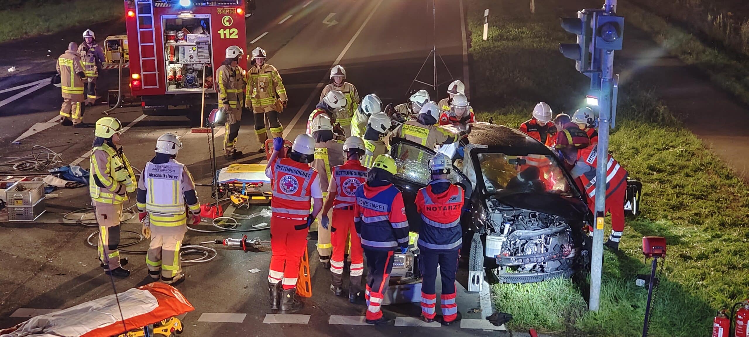 Grevenbroich: Drei Verletzte bei schwerem Verkehrsunfall