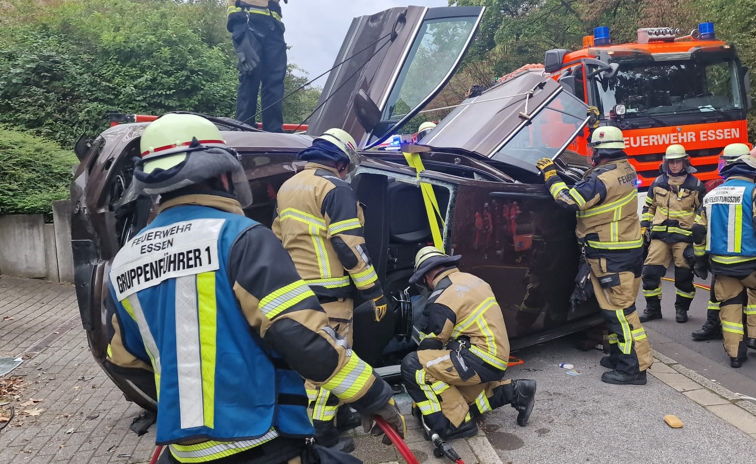 Essen: Schwerer Verkehrsunfall mit technischer Rettung - eine verletzte Person