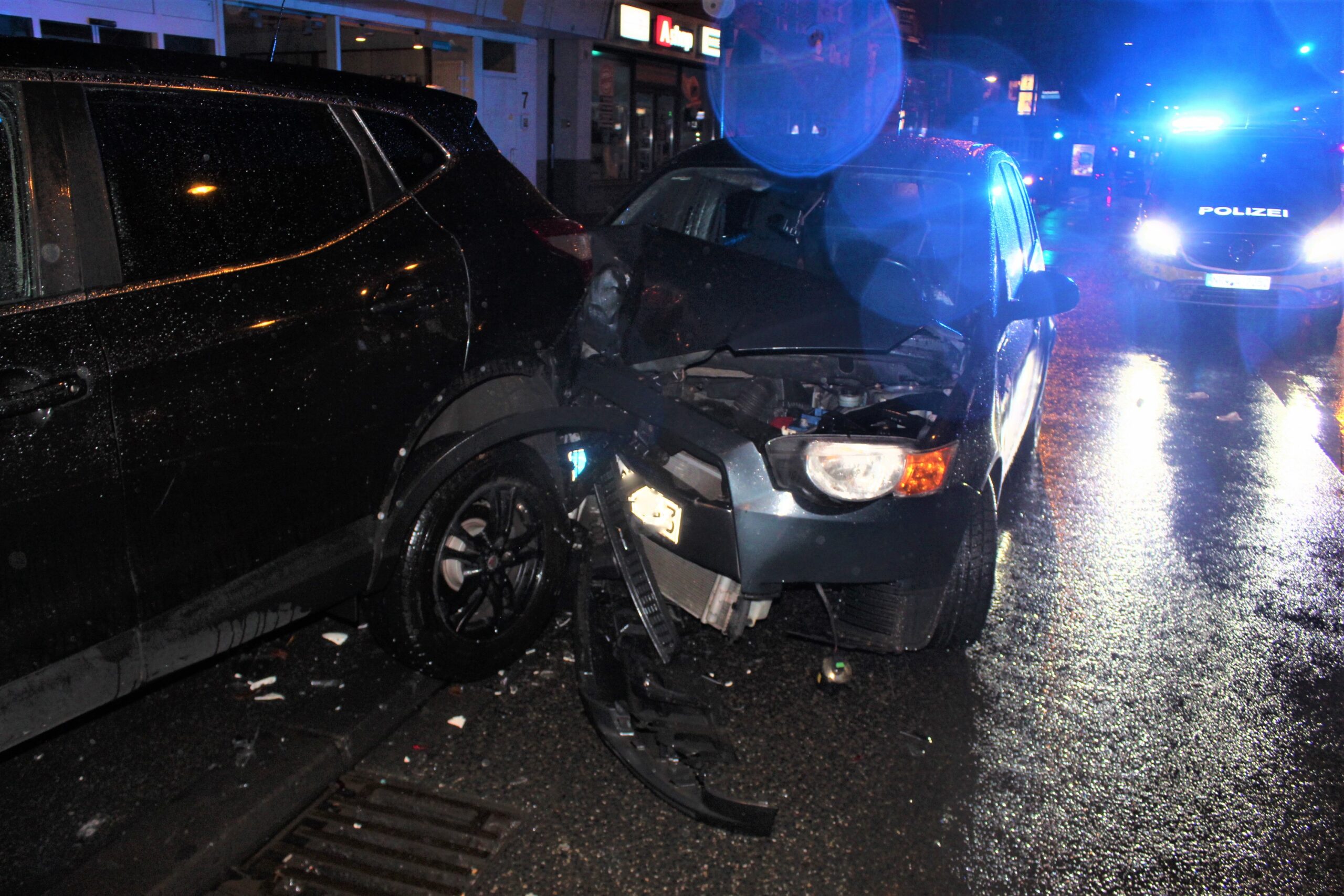 Aachen: Verkehrsunfall mit gestohlenem Pizzaauto