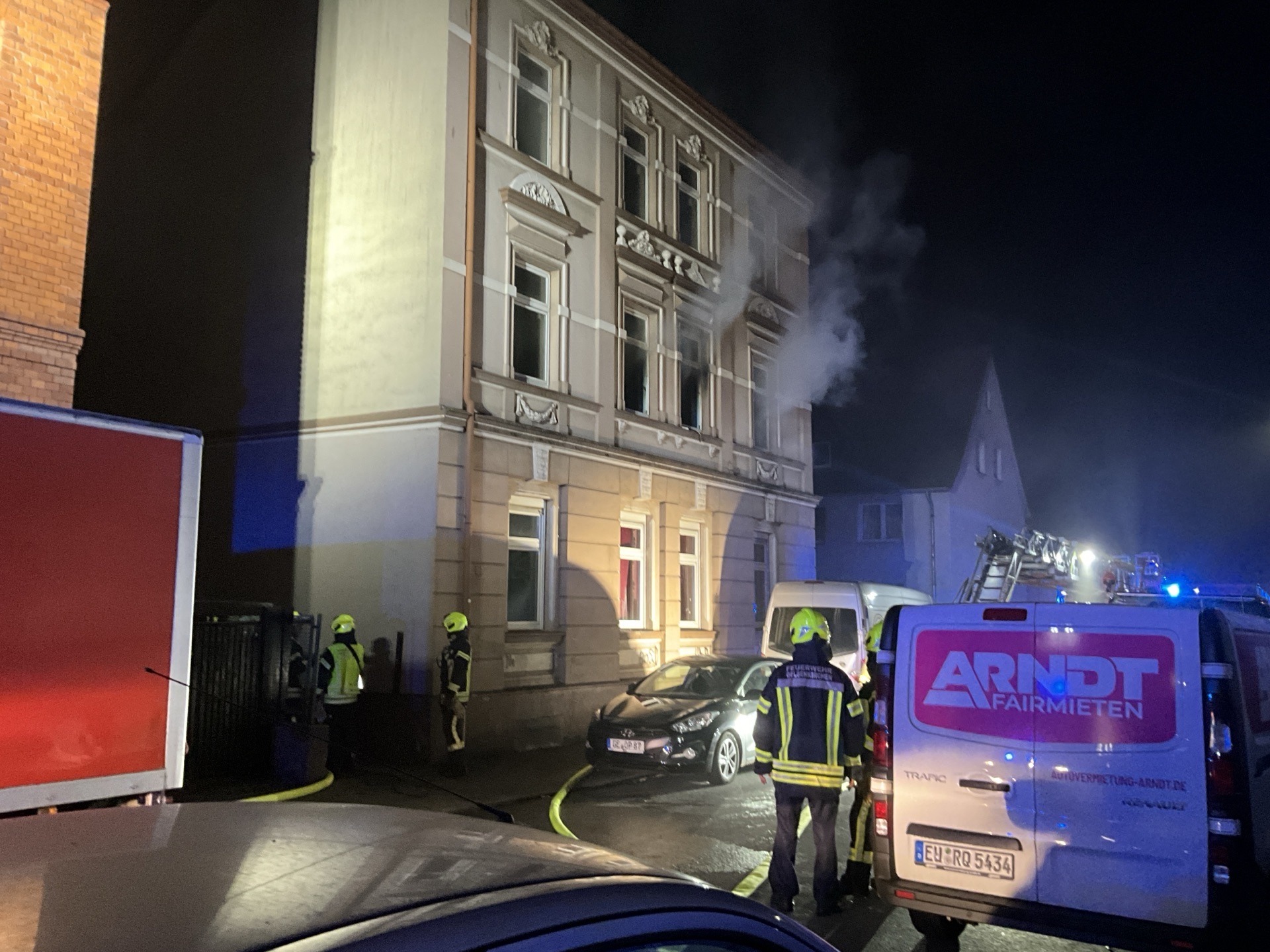 Gelsenkirchen: Brand mit Menschenleben in Gefahr in Mehrfamilienhaus