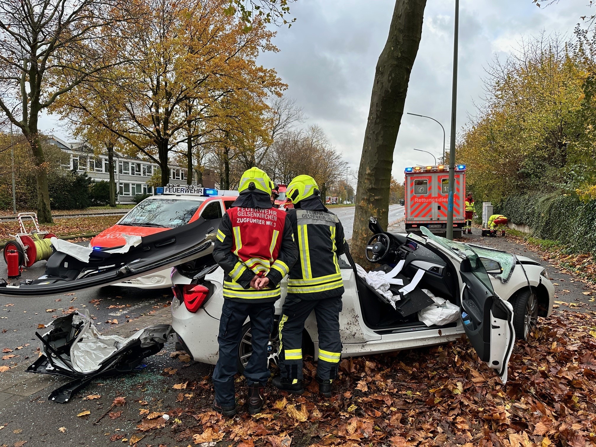 Gelsenkirchen: Eingeklemmte Person bei Verkehrsunfall in Heßler