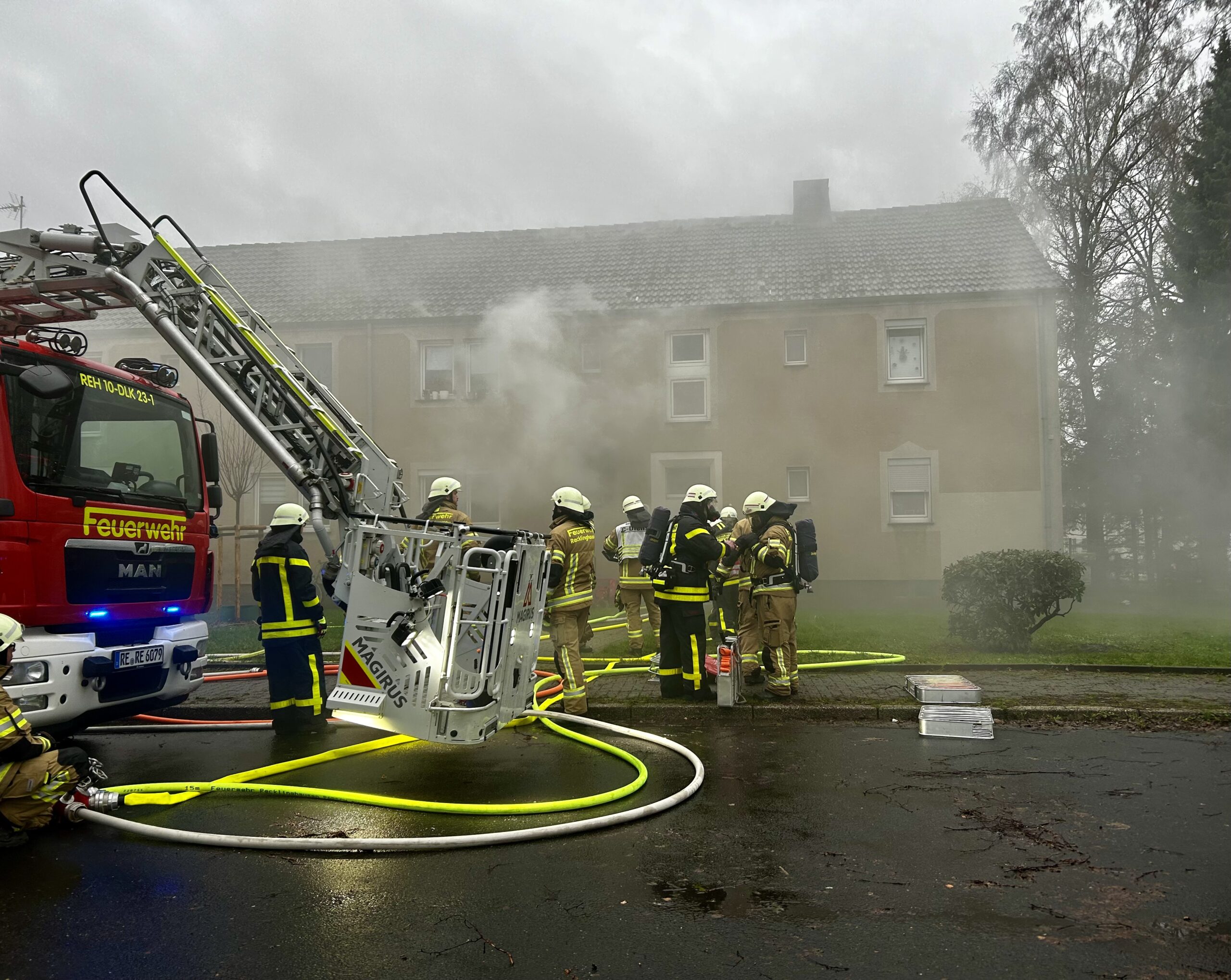 Recklinghausen: Wohnungsbrand - zwei Hunde und drei Katzen betroffen - eine verletzte Person