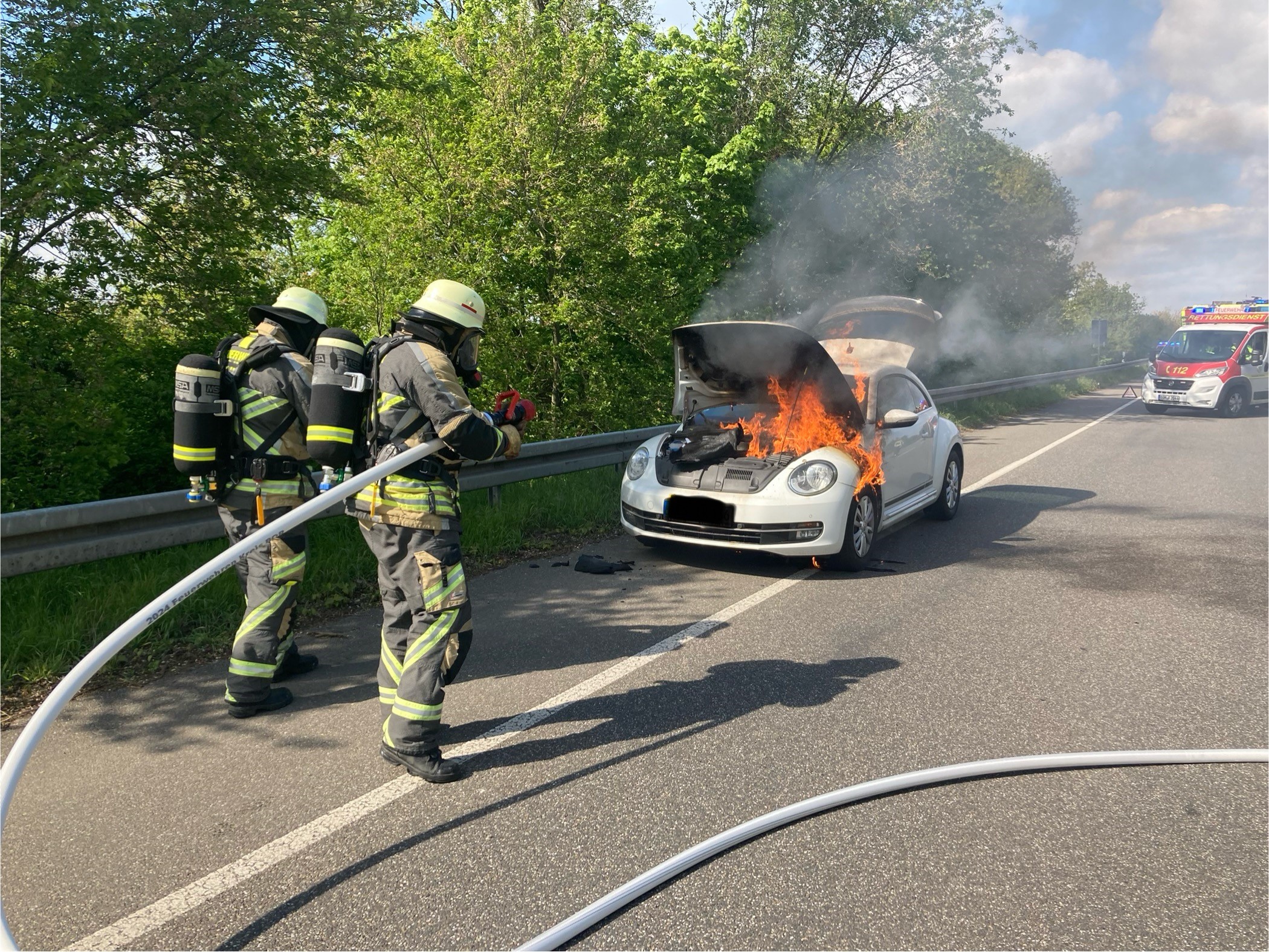 Bocholt: Fahrzeugbrand auf der B473