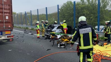 Bochum: Schwerer Verkehrsunfall am Stauende auf der BAB 448