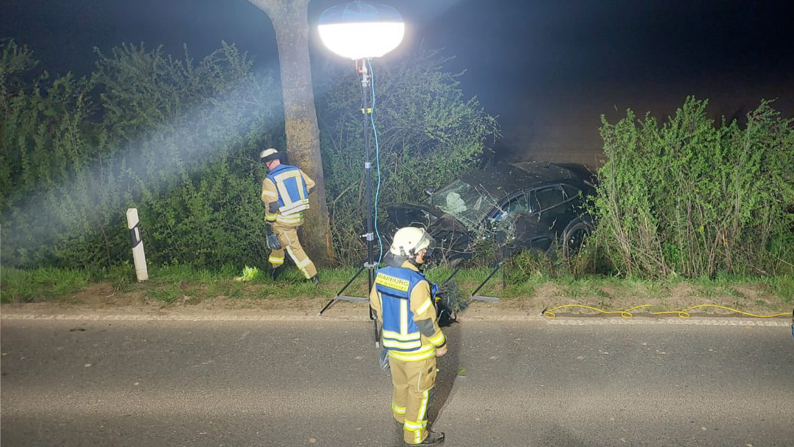 Borgentreich: Unfall auf der B241 - Fünf Personen verletzt, leider verstarben zwei Kinder