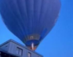 Eschweiler: Heißluftballon streift Hausdach