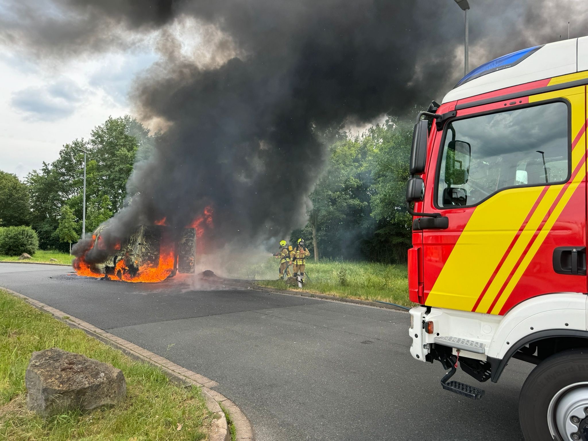 Hannover: Kleintransport brennt vollständig aus