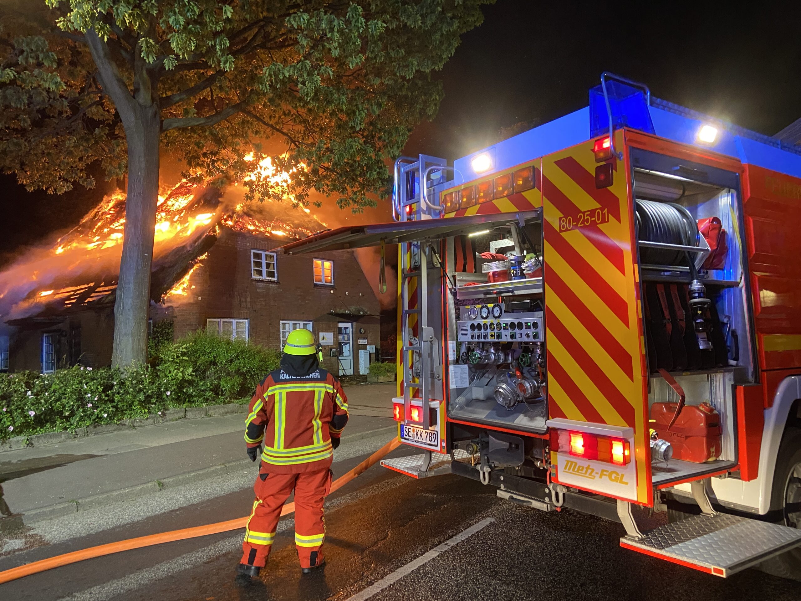 Kaltenkirchen: Dachstuhlbrand eines Reetdachhauses