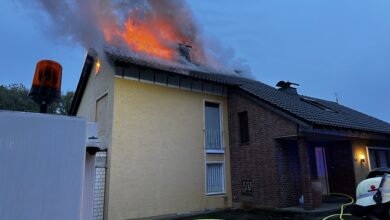 Menden: Dachstuhlbrand in der Schlesienstraße